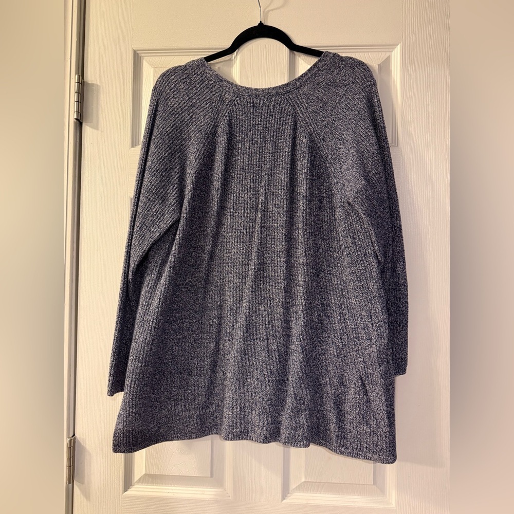 Old Navy Women's V-Neck Sweater - Picture 3 of 5